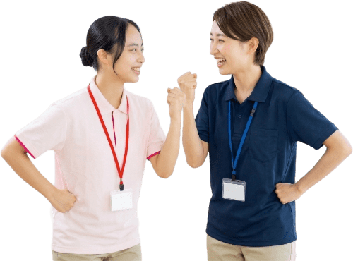 女性職員二人がガッツポーズする様子